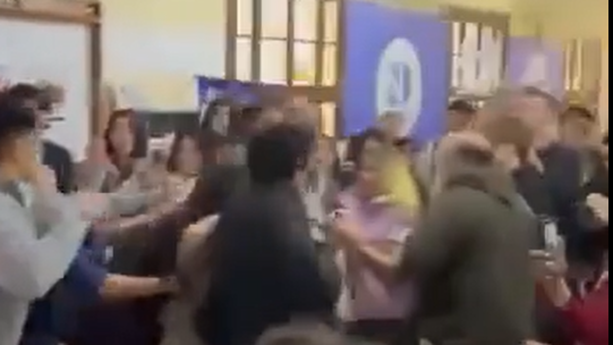Así fue el enfrentamiento entre estudiantes libertarios y peronistas en la Facultad de Derecho de la UBA.&nbsp;