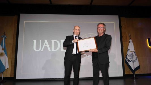 Oscar Martínez y un emotivo reconocimiento a su carrera artística