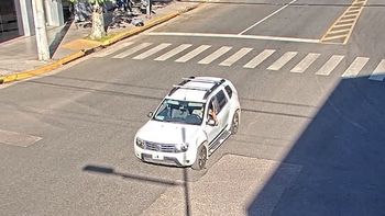 Discutió con un motociclista y lo terminó atropellando: la violenta reacción que quedó filmada