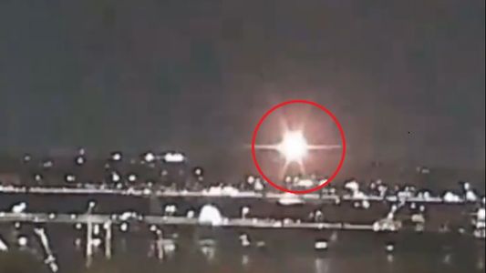 Imágenes sensibles: captan el momento del choque del avión de American con un helicóptero militar