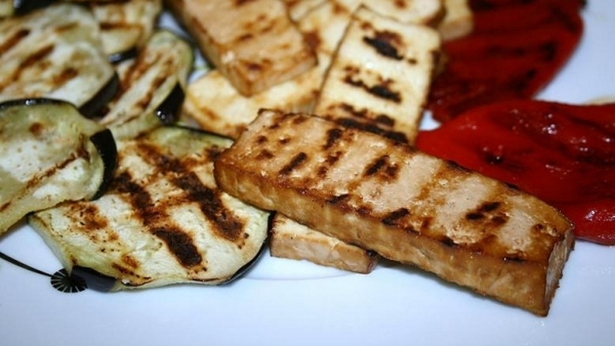 7 recetas DELICIOSAS con TOFU para romper el molde en tu rutina gastron&oacute;mica&nbsp;
