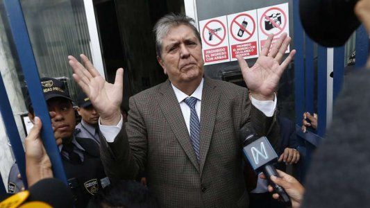Impactante video: Alan García, empuñando el revólver, segundos antes de suicidarse