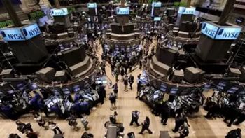 El riesgo país llega a 570 puntos y el dólar oficial marca otro récord en $1.540