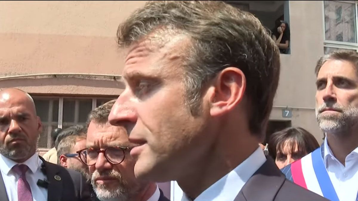 El presidente de Francia con una respuesta no muy enérgica frente a la violencia en su país. (foto: Archivo)