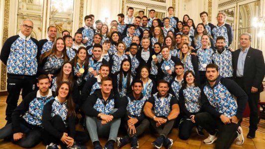 En medio de la fuerte incertidumbre financiera y política, Macri recibió a los atletas de los Juegos Panamericanos