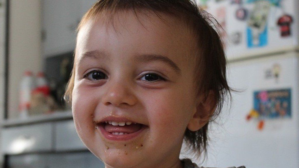 LatiendoXSanti: dos padres impulsan una campaña solidaria para poder operar a su hijo del corazón