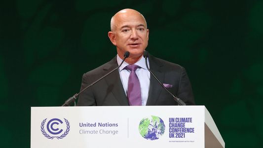Jeff Bezos en la COP26: de viajar al espacio a ofrecer US$2.000 millones para preservar el planeta