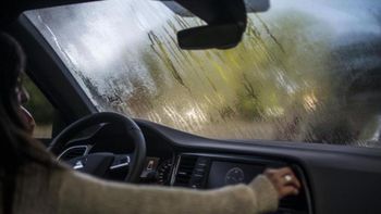 El truco para desempañar los vidrios del auto en los días más fríos del invierno