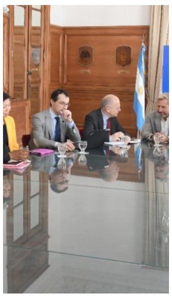 Después de los opositores, el FMI se reunió con Frigerio para revisar las cuentas de las provincias