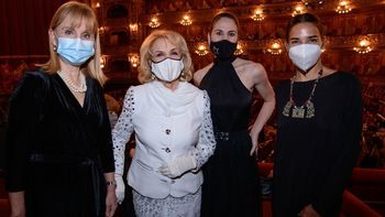 Mirtha Legrand regresó al Teatro Colón acompañada por Juana Viale: las imágenes