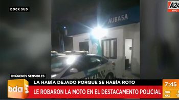 Video: dejó su moto para que se la cuiden en un destacamento policial y se la robaron