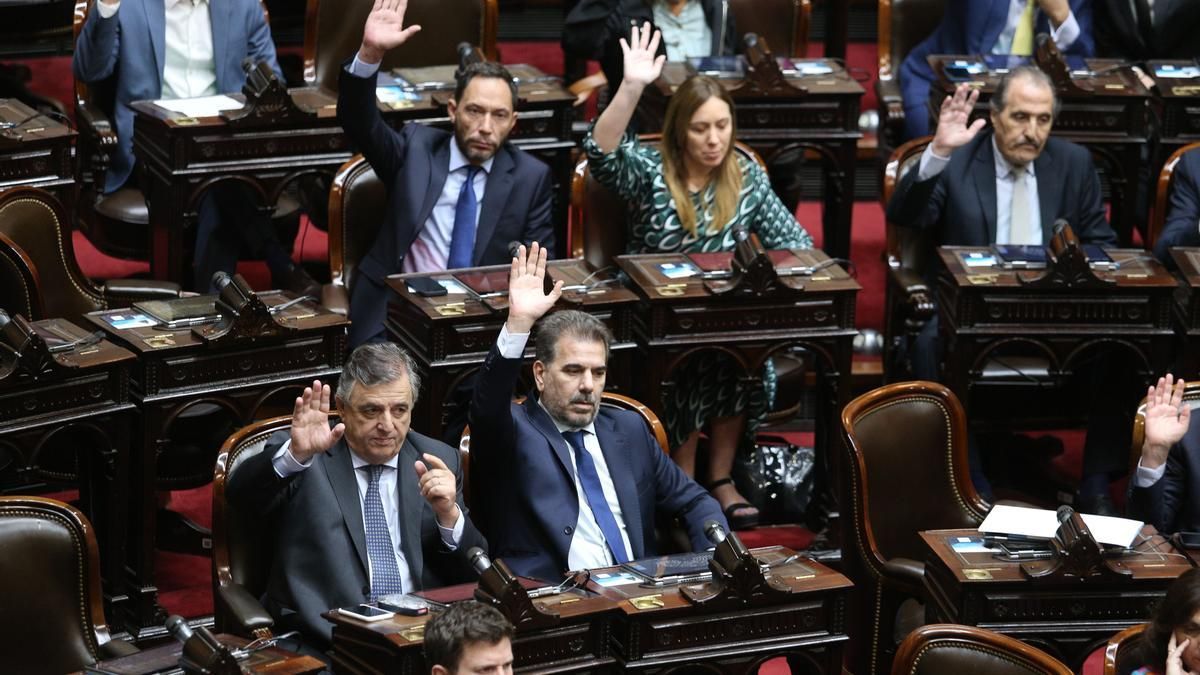 Diputados del PRO impulsan ley de ficha limpia luego de la condena a Cristina Kirchner.