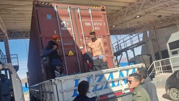 Dos inmigrantes ilegales aseguraron que querían entrar al país para ver a Boca Dos inmigrantes ilegales aseguraron que querían entrar al país para ver a Boca