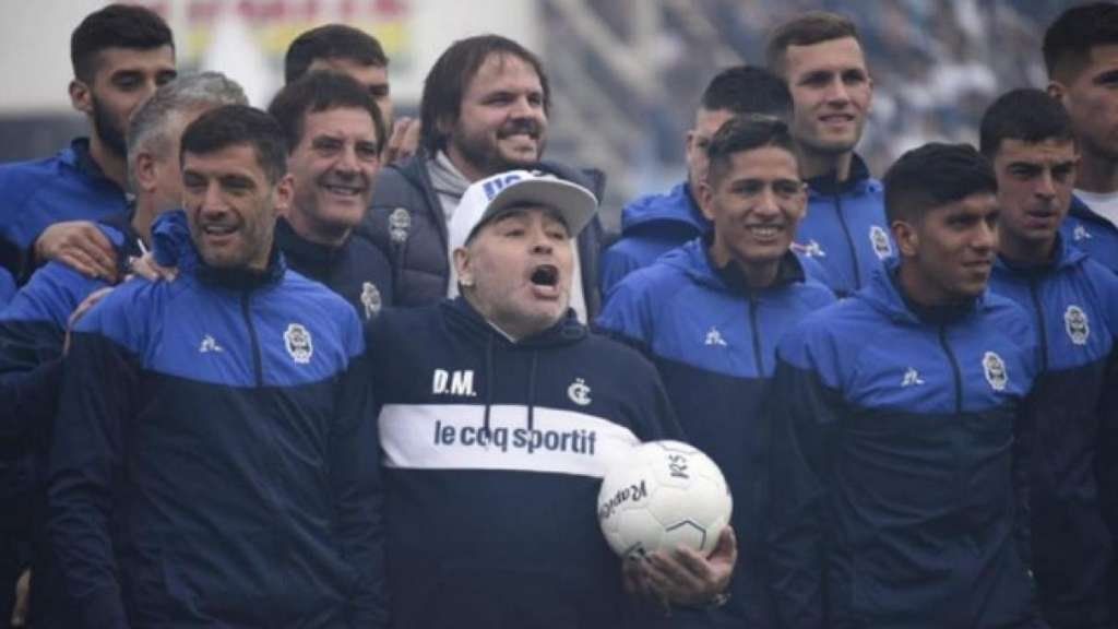 Gimnasia vs. Racing en vivo: qué canal transmite y televisa para ver online y a qué hora juegan en el debut de Maradona