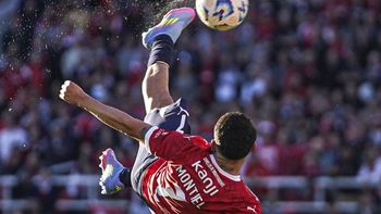 El tremendo golazo de Montiel que selló el triunfo de Independiente y lo convirtió en el rival de Boca El tremendo golazo de Montiel que selló el triunfo de Independiente y lo convirtió en el rival de Boca