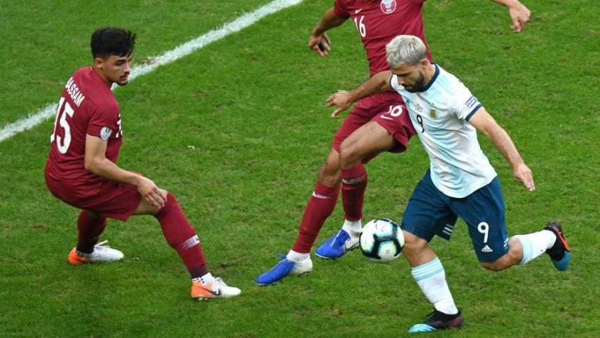 ¡No, Kun! Agüero tuvo el segundo, tras un hermoso pase de Messi, pero sigue sin poder convertir