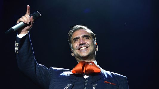 Alejandro Fernández, ebrio, sembró el pánico entre los pasajeros de un avión