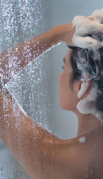 ¿Cuántas veces es necesario lavarse el pelo? Un dermatólogo responde