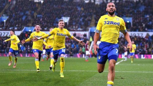 Tremenda remontada del Leeds de Bielsa para ganarle 3-2 al Aston Villa y seguir como único puntero
