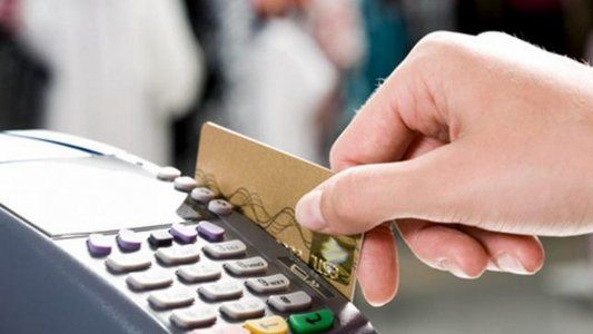 Qué argumentan los comerciantes para esquivarle al uso del posnet y cobrar con tarjeta de débito