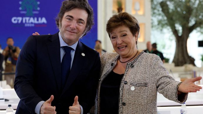 El FMI dio a conocer cuántos dólares deberá acumular Argentina para la próxima revisión