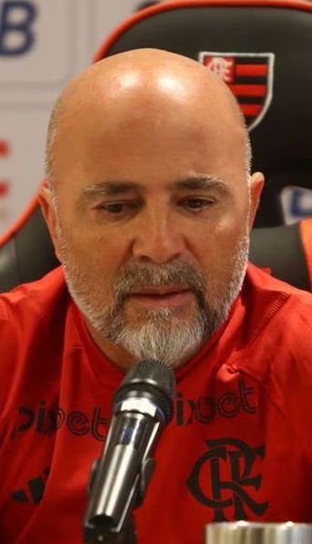 Jorge Sampaoli hizo el ridículo en una conferencia de prensa y todos se burlaron de él
