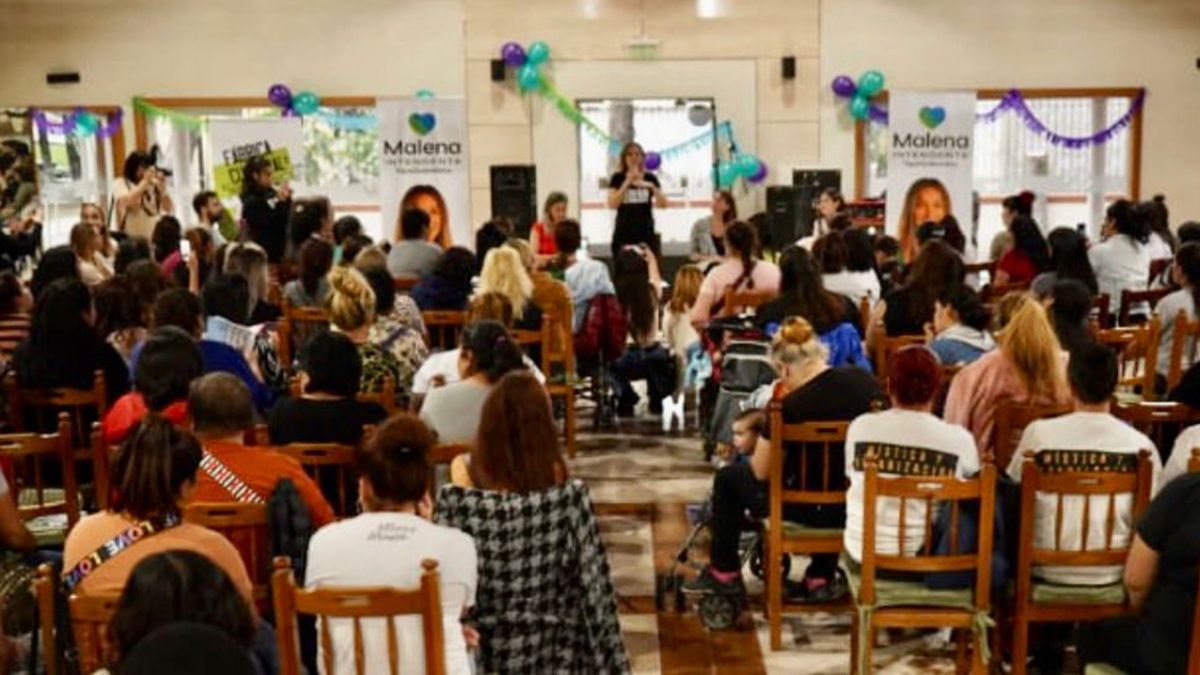 Malena Galmarini encabez&oacute; un masivo encuentro de Mujeres en Benav&iacute;dez.
