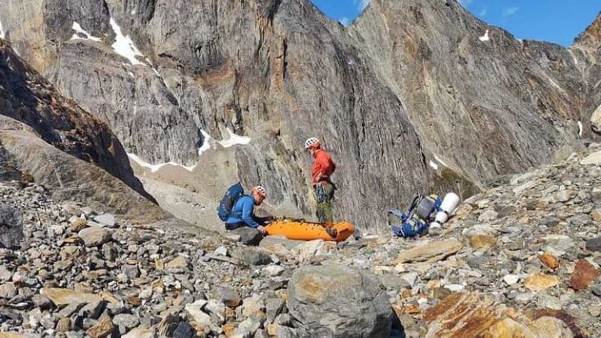Un turista israelí pasó 24 horas adentro de un glaciar en Ushuaia y  sobrevivió gracias a un impactante rescate