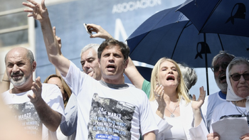 Axel Kicillof participó de la marcha por el Día de la Memoria. (Foto: gentileza La Plata)