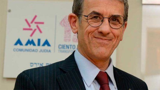 Después de la carta a la DAIA, el presidente de la AMIA pidió una licencia indeclinable