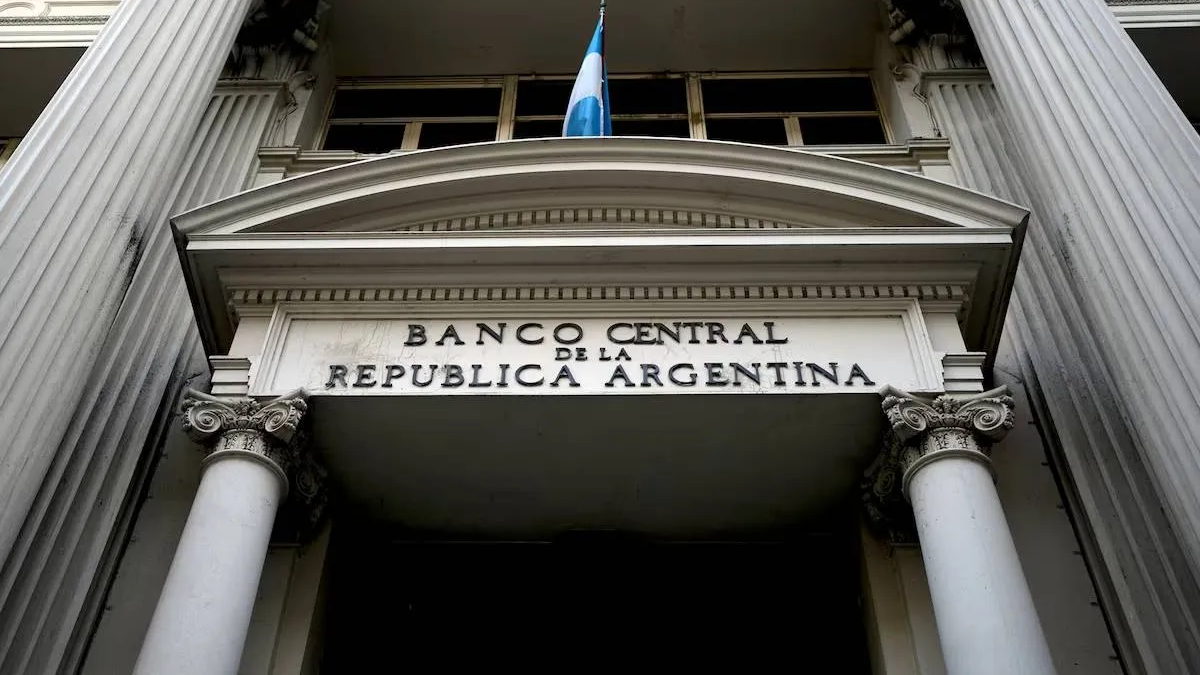 La quita de 23 puntos de la tasa nominal anual (TNA) para los plazos fijos del sector privado generó dudas en los inversores (Foto: archivo)