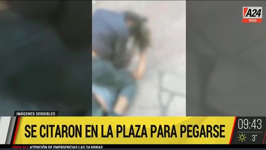 ¡Dale la cabeza contra el piso!: la brutal pelea de dos chicas a la salida de un colegio