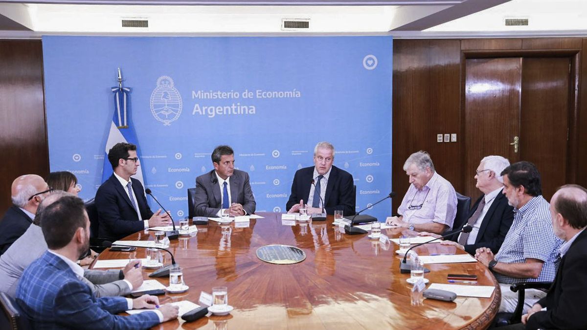 El Gobierno y los colegios privados subvencionados acordaron un tope para las cuotas. (Télam)