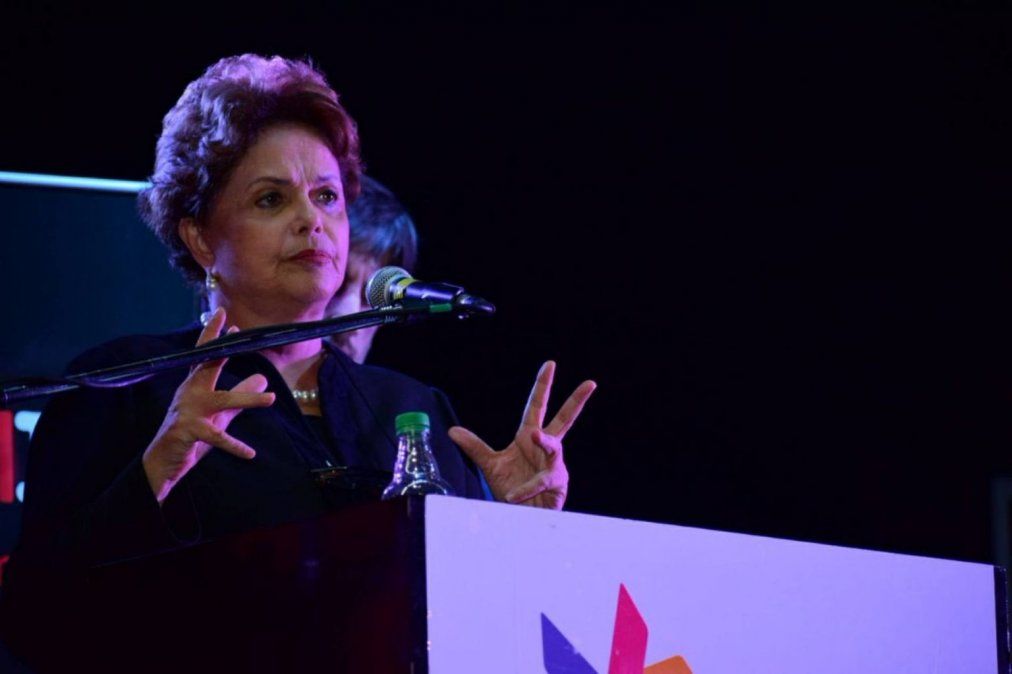 Dilma en la Feria del Libro: Libre o en prisión, Lula será el próximo presidente de Brasil