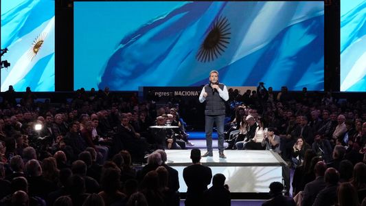 Conversatorio con gente común, invitados sorpresa y un único orador: ¿cómo va a ser el acto de cierre de campaña de Sergio Massa en La Plata?