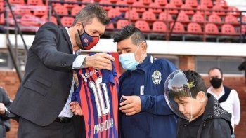 Tinelli, Coppola, sus compañeros de selección y figuras del espectáculo fueron a la Rosada a despedir al Diez