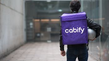 Cabify presentó un nuevo servicio de envíos en moto