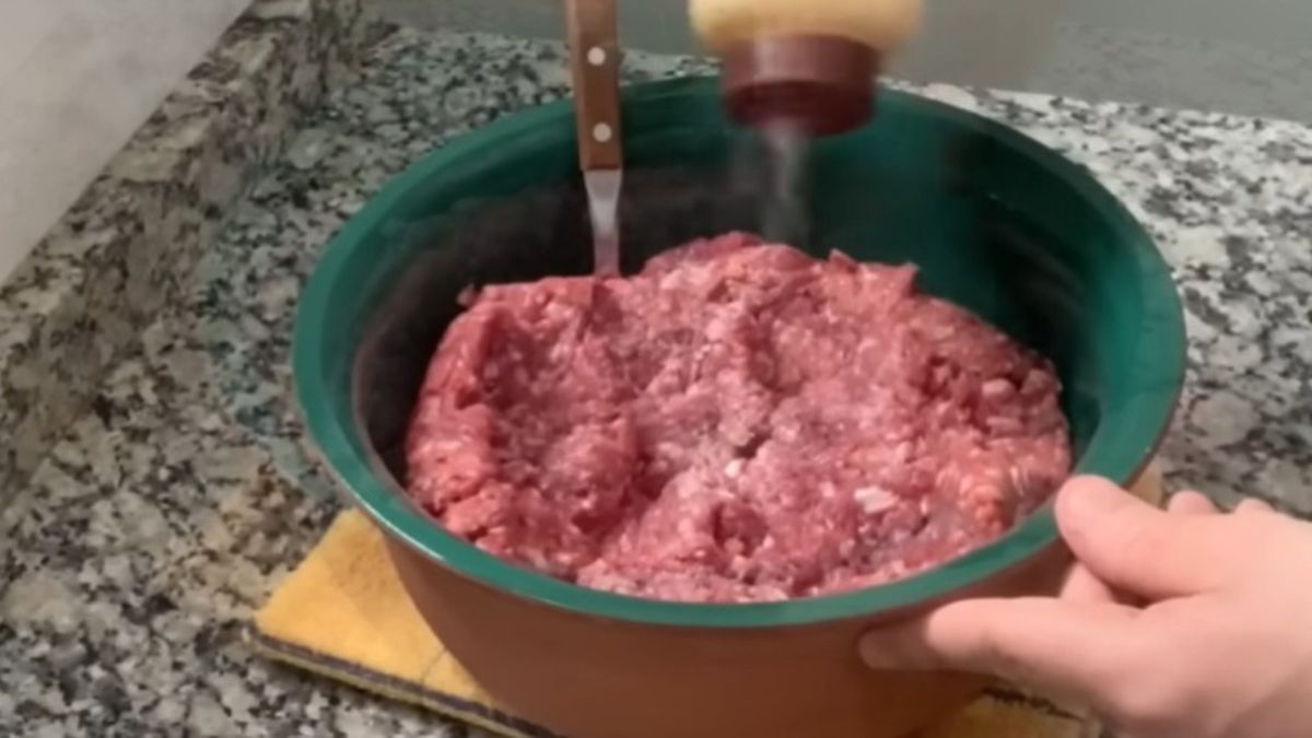 Elaboraci&oacute;n de hamburguesas caseras del canal de YouTube "Mono 1981".