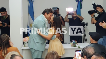El beso apasionado de Matías Alé y Martina.