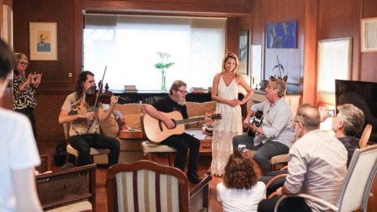 Las horas previas de Alberto Fernández: desayuno con Sergio Massa y guitarreada con Gustavo Santaolalla