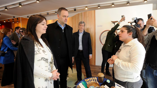 Sandra Pettovello y Manuel Adorni visitaron La Rural: El campo es fundamental