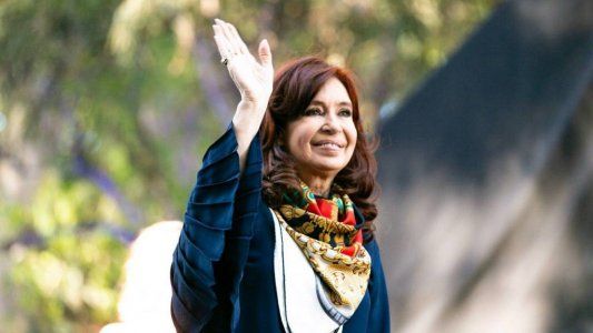 Cristina pidió solidarizarse con la situación de Chile y democratizar la economía