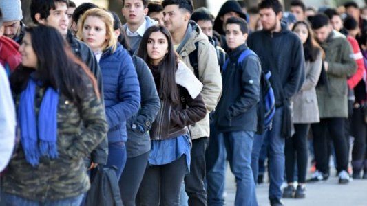 Según el Indec la tasa de desocupación fue de 9% y el 35% busca trabajo hace más de un año