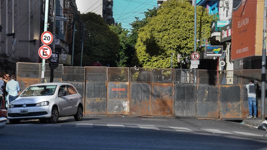 Once amaneció vallado: más de 20 allanamientos y un gran operativo policial contra manteros