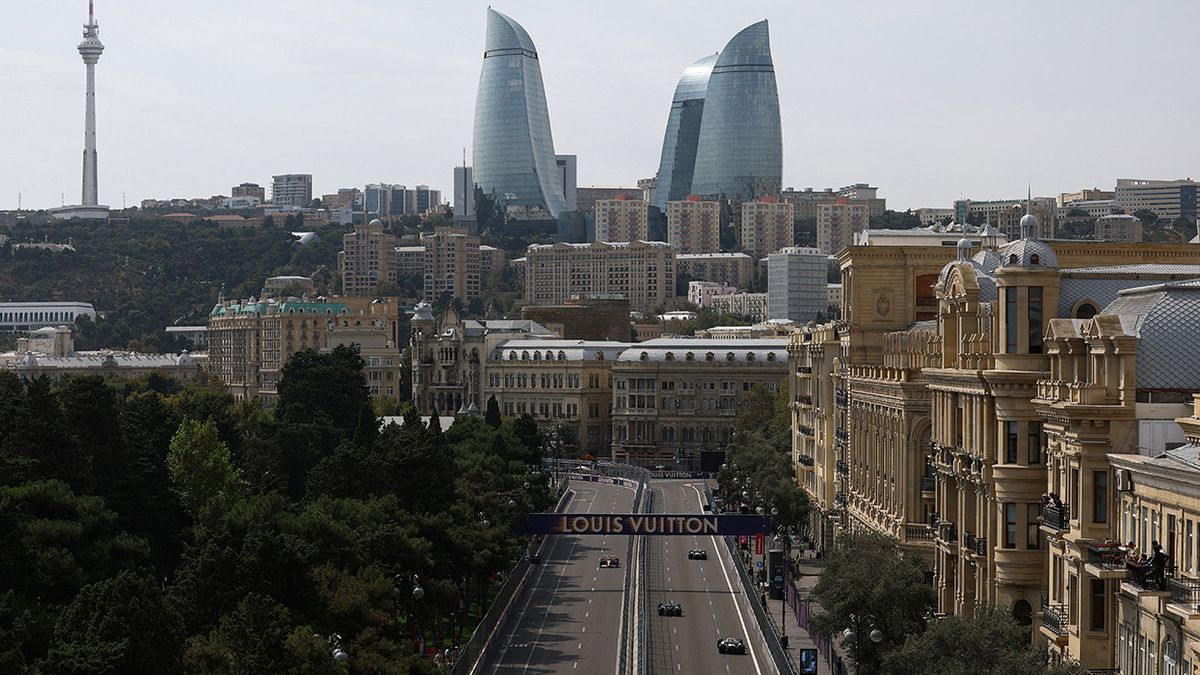 El circuito callejero de Bak&uacute;, en Azerbaiy&aacute;n, combina rectas largas con zonas trabadas entre muros estrechos, lo que lo convierte en un desaf&iacute;o constante. (Foto: Reuters)
