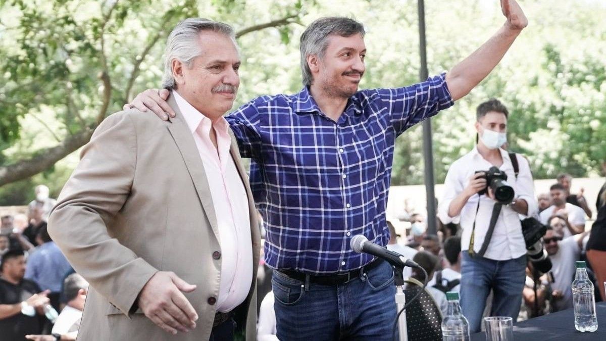 Máximo Kirchner junto a Alberto Fernández. 