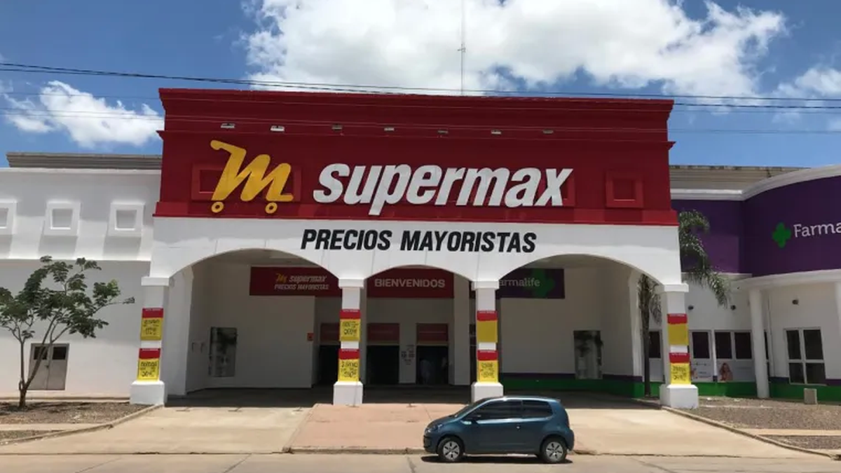  interceptaron a uno de los trabajadores del camión de caudales y le arrebataron una bolsa con el dinero.