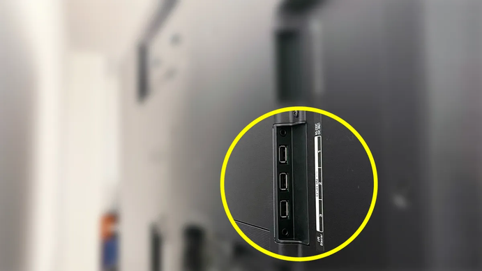 La razón por la que hay puertos USB detrás de los televisores
