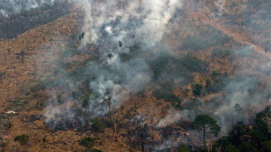 Amazonia: Bolsonaro profundiza su imagen de villano planetario por el desastre ecológico