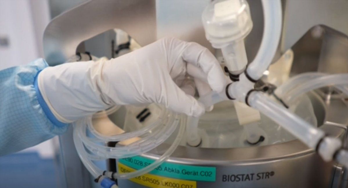 El cofundador de BioNTech dice que será necesaria una tercera dosis de la vacuna de Pfizer como refuerzo inmunológico (Foto: AP)